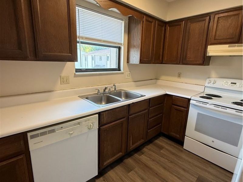 1060 Brandywine Boulevard, Unit E, Zanesville, OH 43701 Photo 5