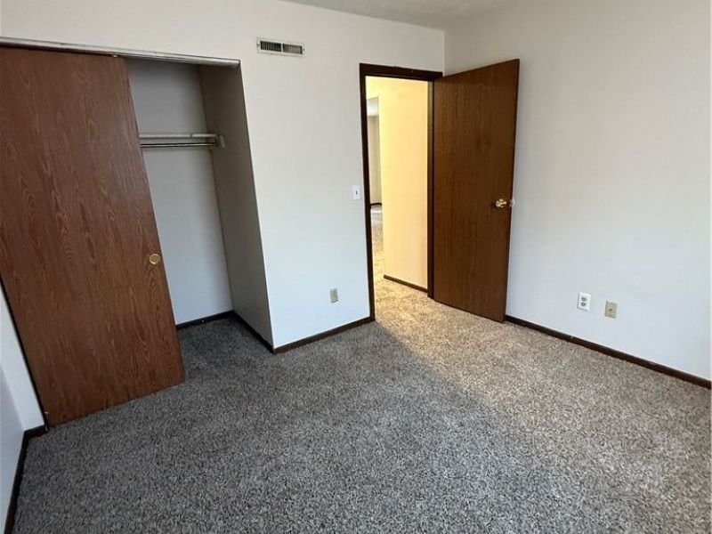1060 Brandywine Boulevard, Unit E, Zanesville, OH 43701 Photo 8