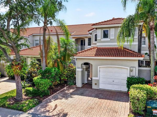 1581 Yellowheart Way , Hollywood, FL 33019