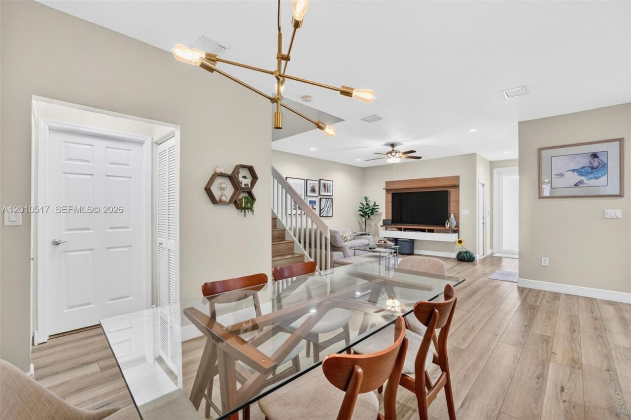 1581 Yellowheart Way , Hollywood, FL 33019 Photo