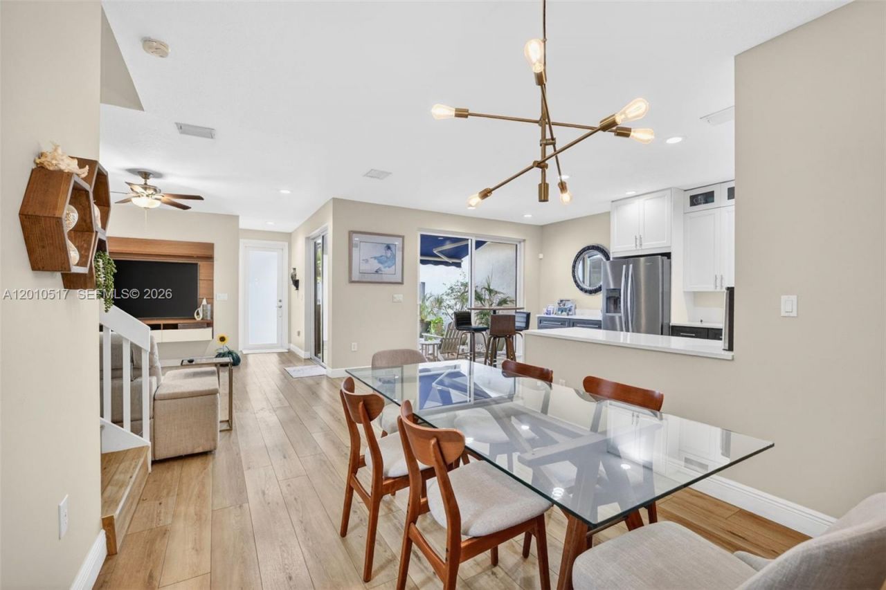 1581 Yellowheart Way , Hollywood, FL 33019 Photo