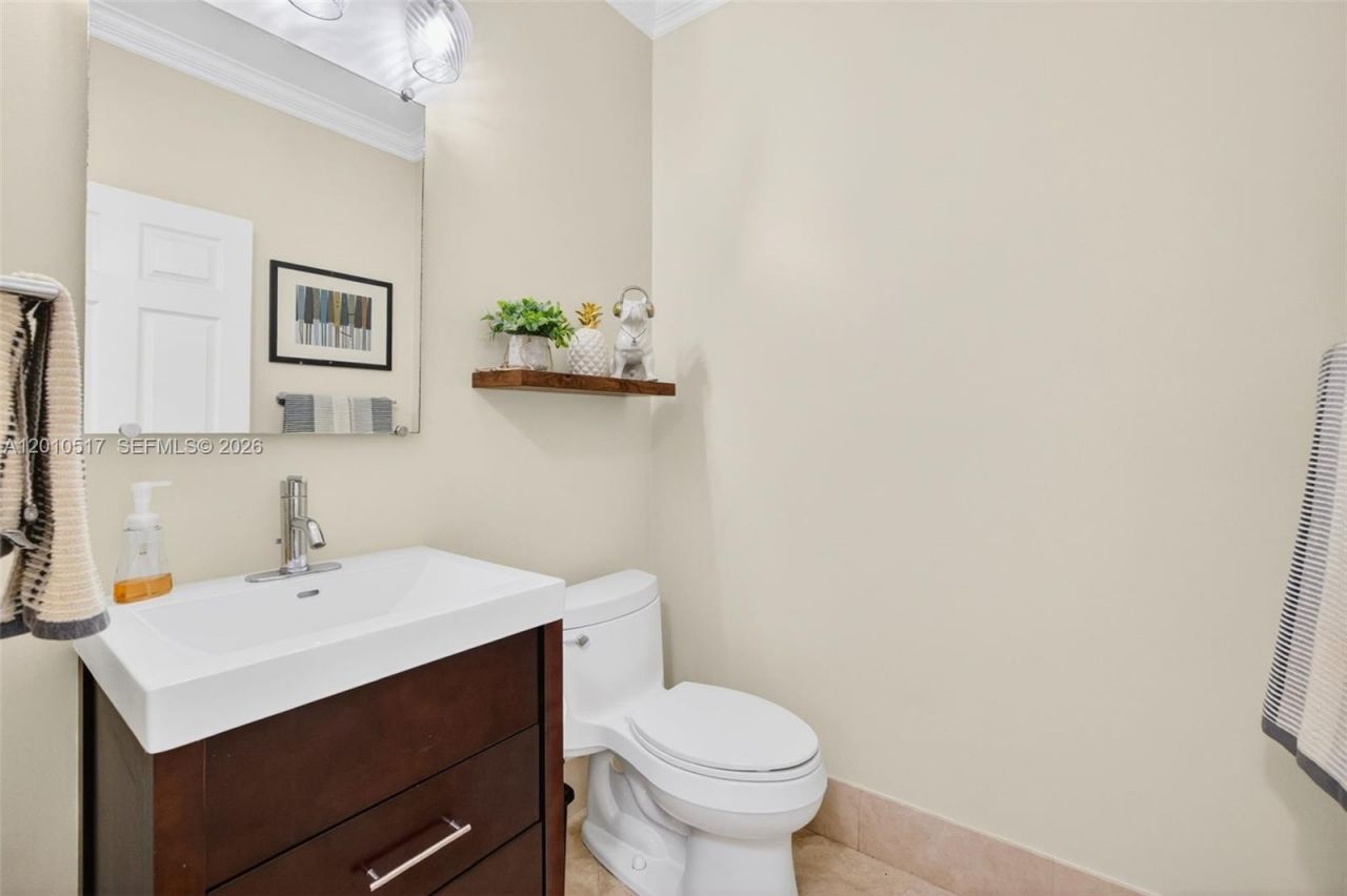 1581 Yellowheart Way , Hollywood, FL 33019 Photo