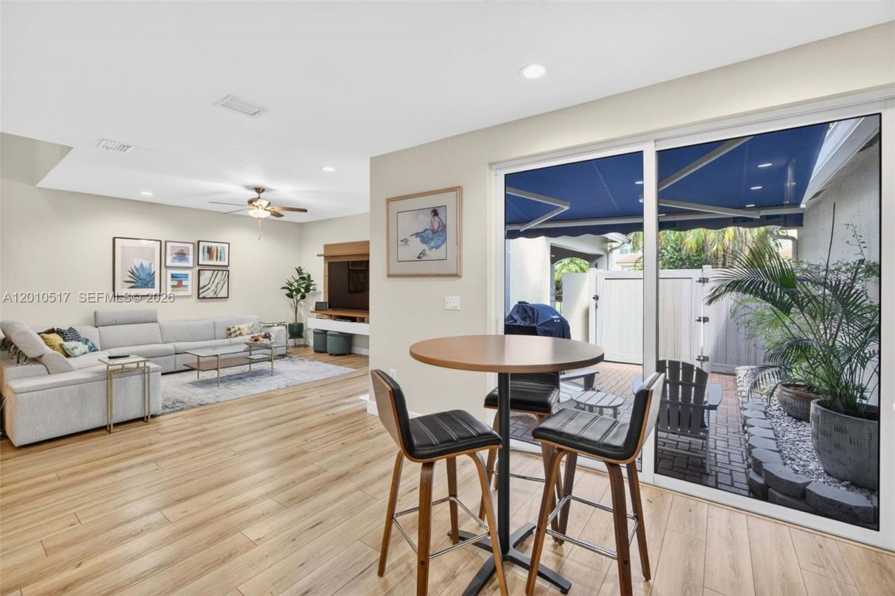 1581 Yellowheart Way , Hollywood, FL 33019 Photo
