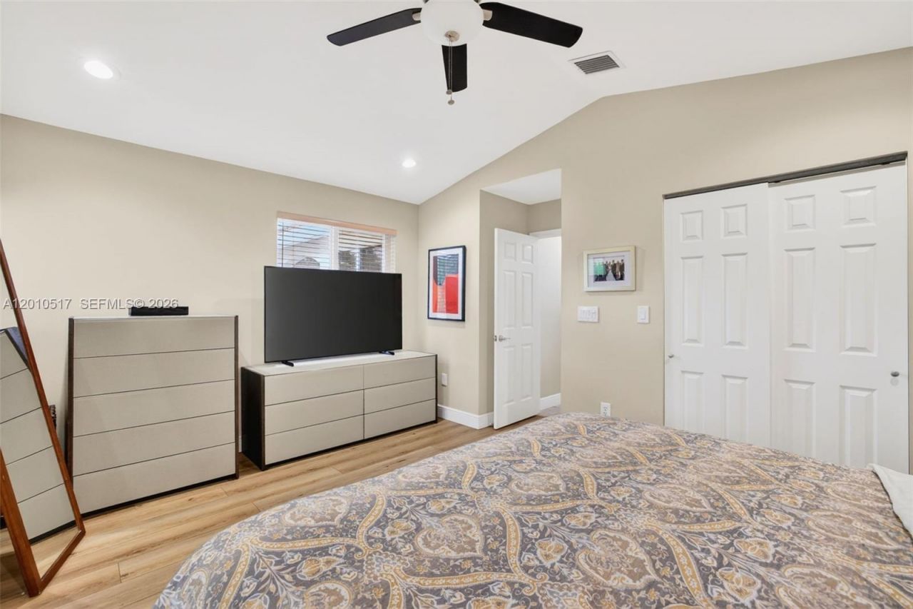 1581 Yellowheart Way , Hollywood, FL 33019 Photo