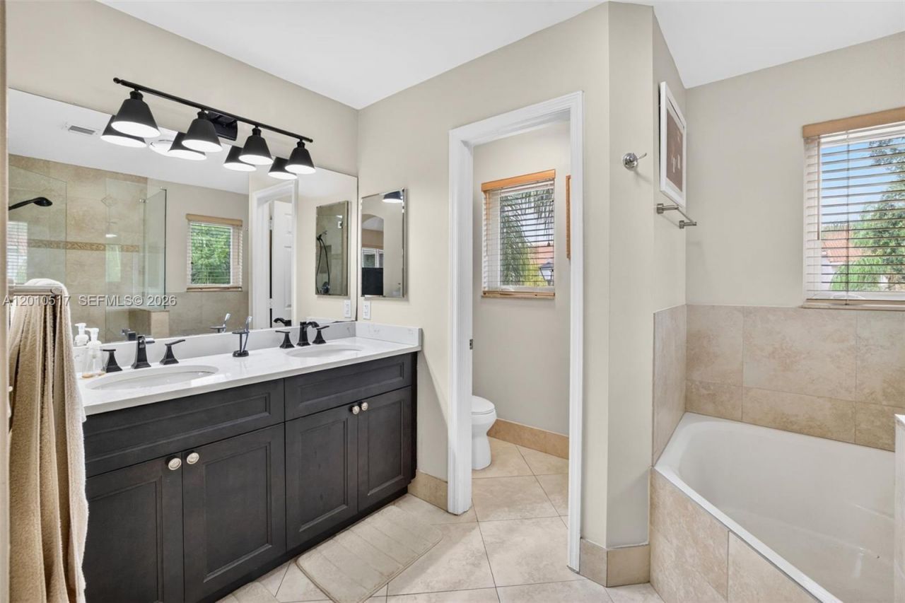 1581 Yellowheart Way , Hollywood, FL 33019 Photo