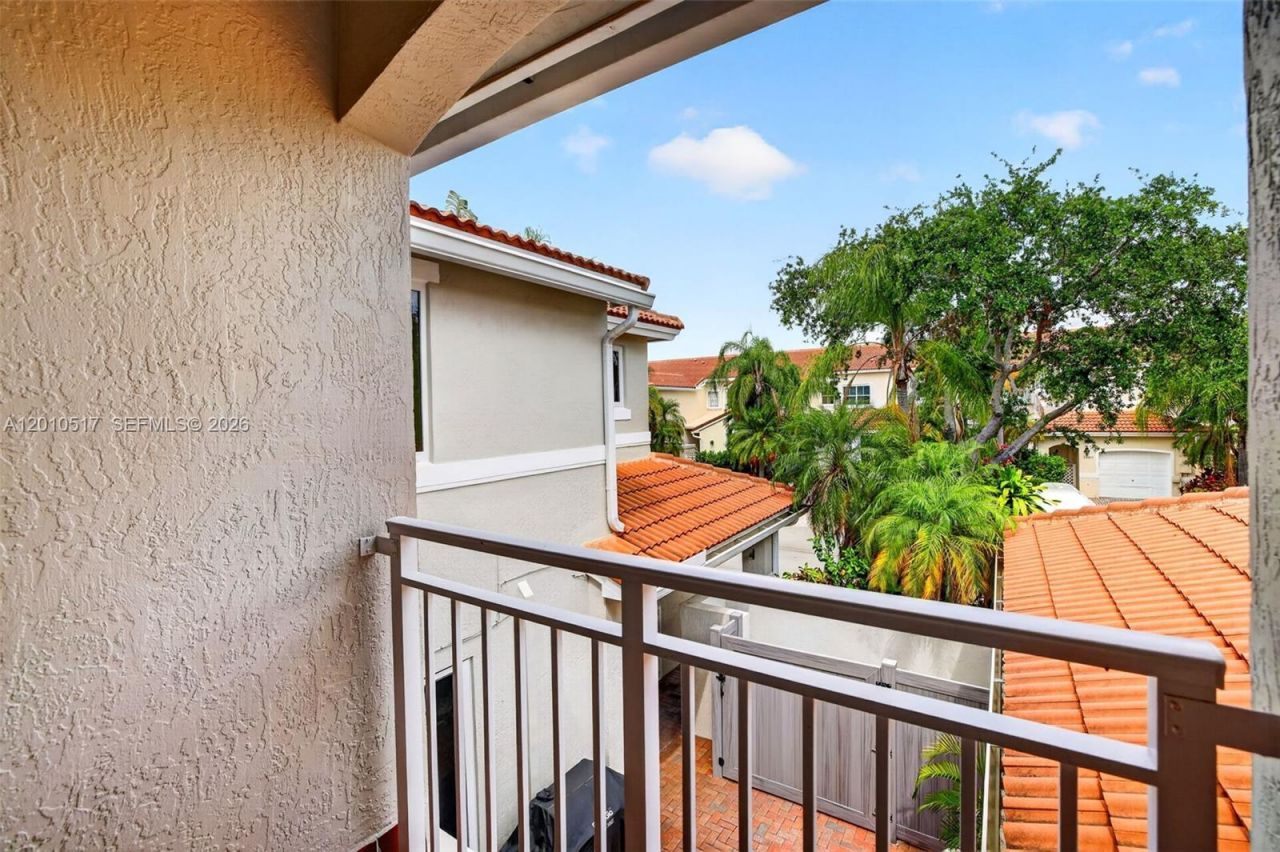 1581 Yellowheart Way , Hollywood, FL 33019 Photo