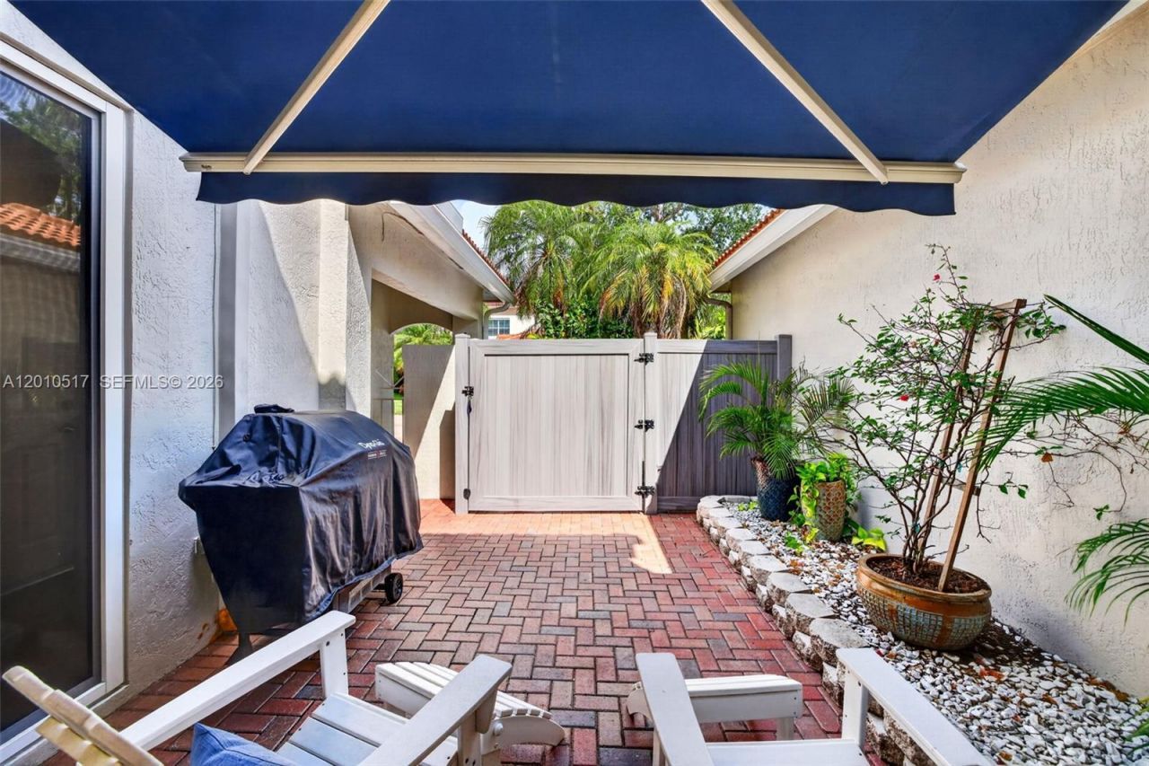 1581 Yellowheart Way , Hollywood, FL 33019 Photo
