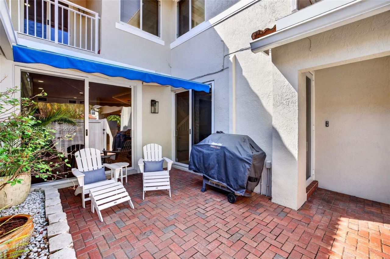 1581 Yellowheart Way , Hollywood, FL 33019 Photo