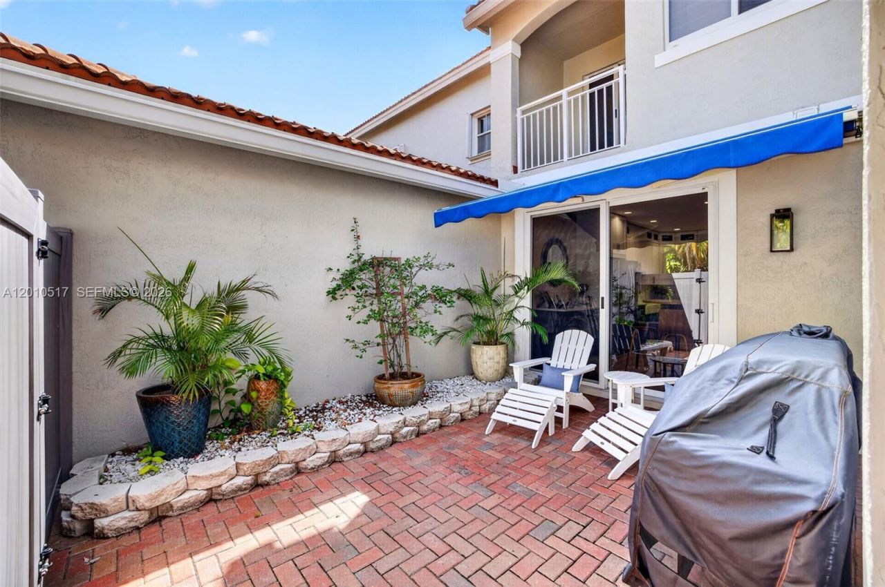 1581 Yellowheart Way , Hollywood, FL 33019 Photo