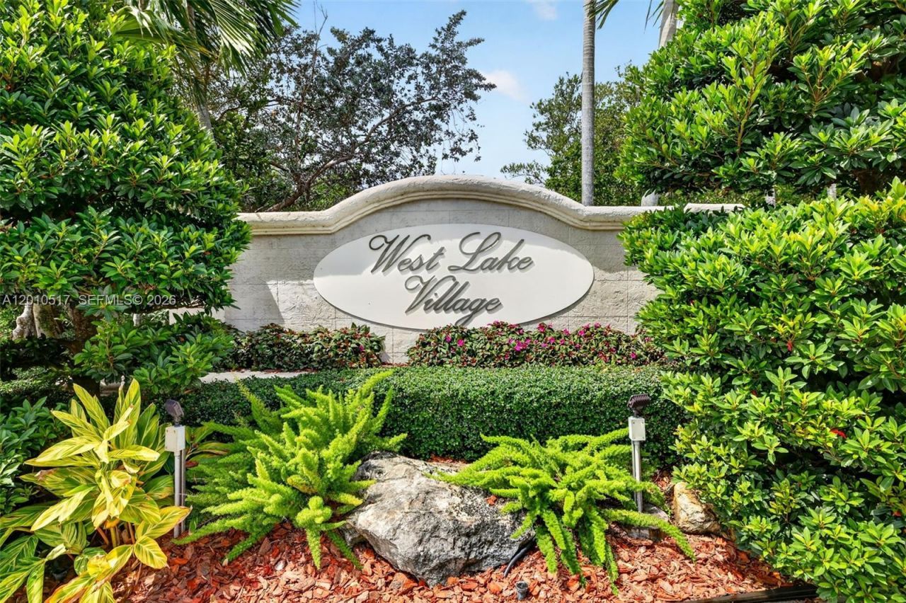 1581 Yellowheart Way , Hollywood, FL 33019 Photo