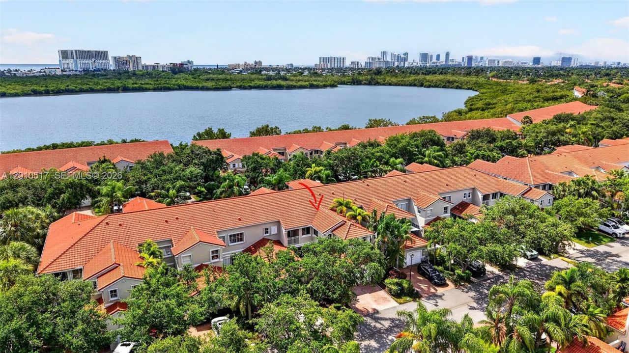 1581 Yellowheart Way , Hollywood, FL 33019 Photo