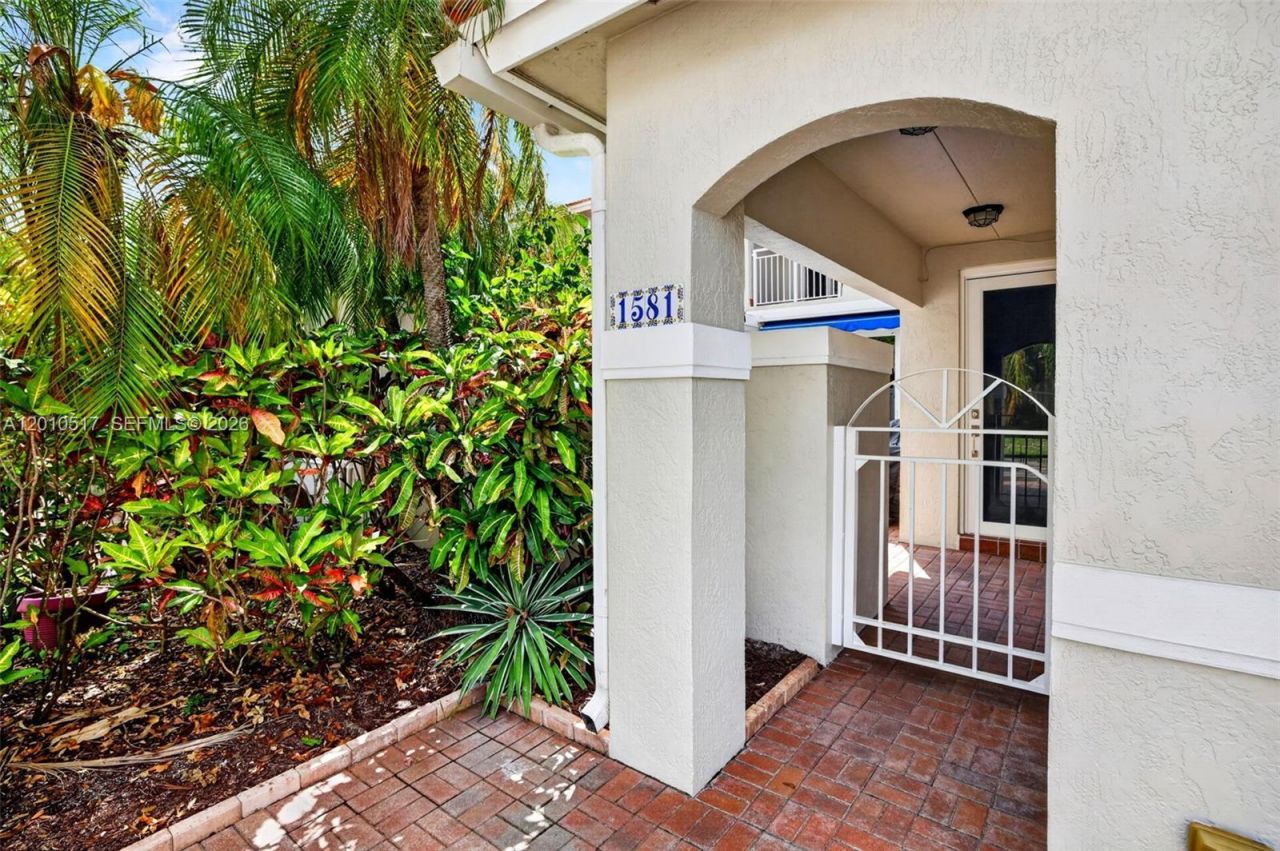 1581 Yellowheart Way , Hollywood, FL 33019 Photo