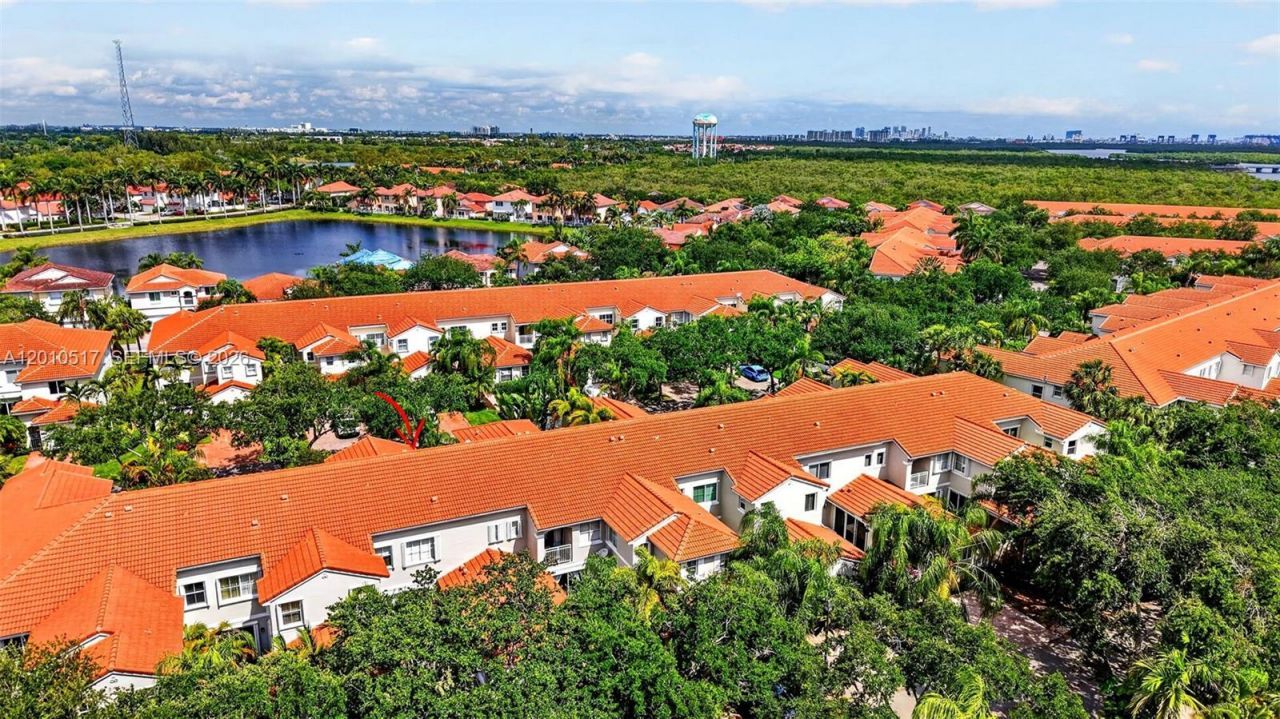 1581 Yellowheart Way , Hollywood, FL 33019 Photo