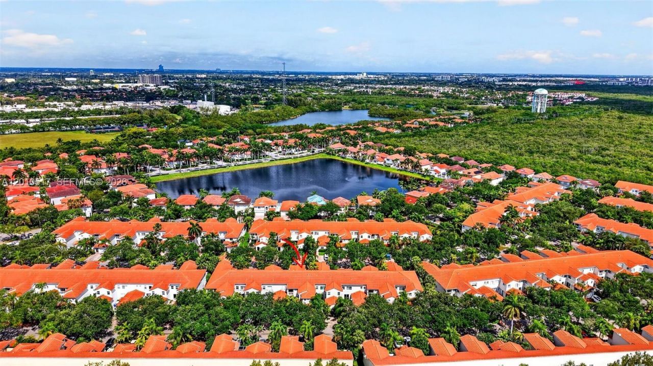 1581 Yellowheart Way , Hollywood, FL 33019 Photo