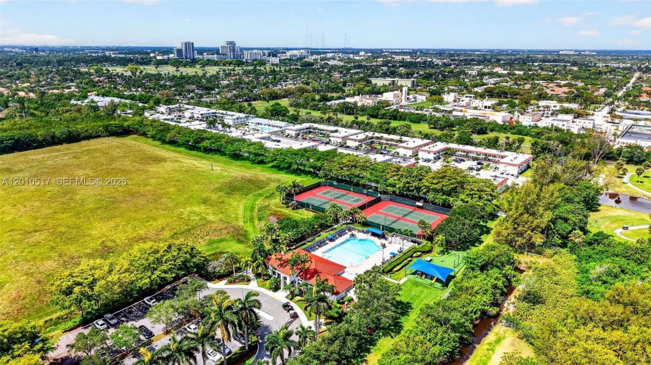 1581 Yellowheart Way , Hollywood, FL 33019 Photo
