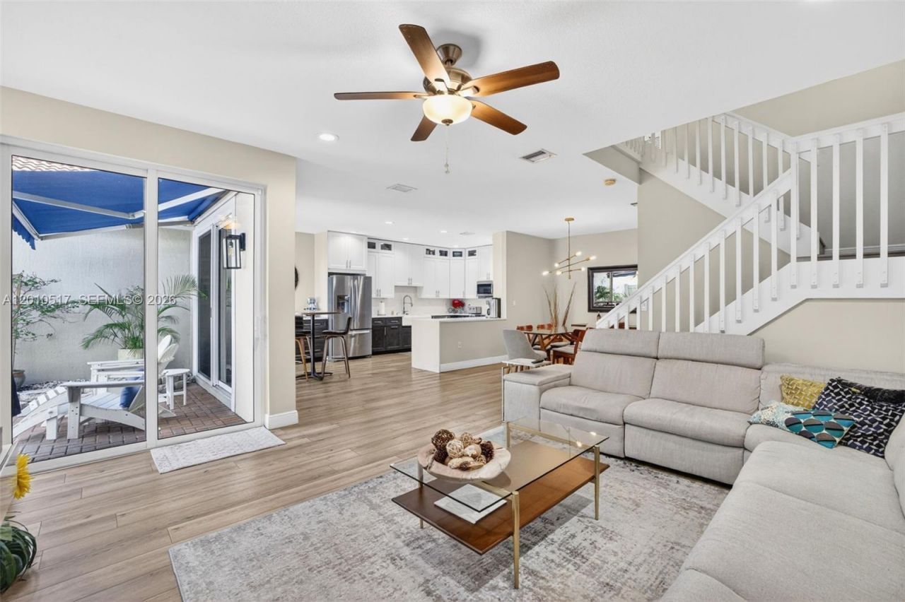 1581 Yellowheart Way , Hollywood, FL 33019 Photo