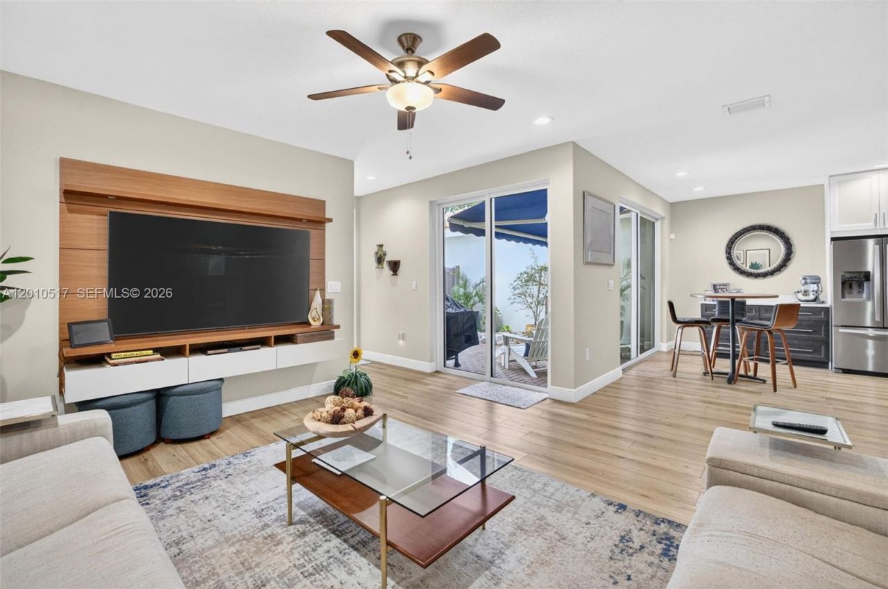 1581 Yellowheart Way , Hollywood, FL 33019 Photo