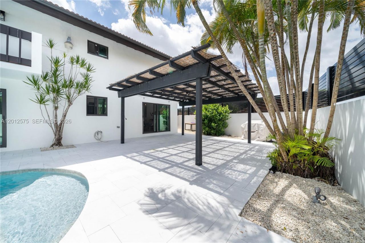 330 SW 133rd Pl, Unit 330, Miami, FL 33184 Photo