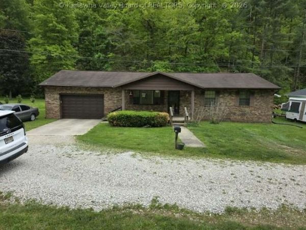 146 Avona Lane, Milton, WV 25541