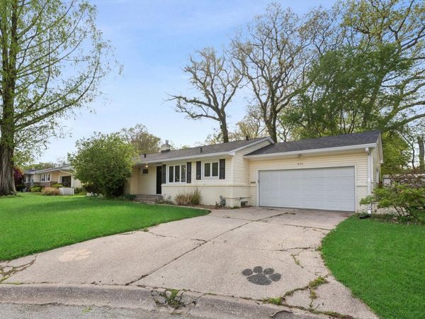 571 26th Avenue Court , East Moline, IL 61244