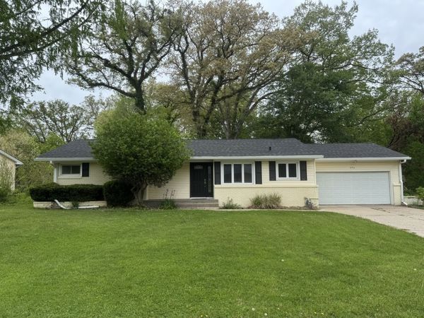 571 26th Avenue Court , East Moline, IL 61244
