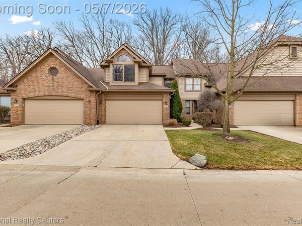 5303 Royal Vale Lane, Dearborn, MI 48126
