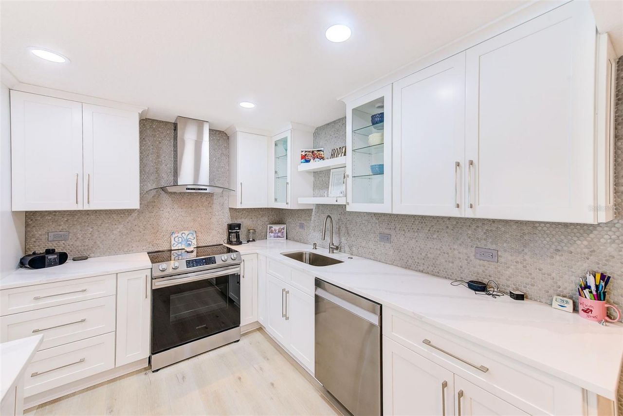 7930 Sun Island Drive S, Unit 101, South Pasadena, FL 33707 Photo
