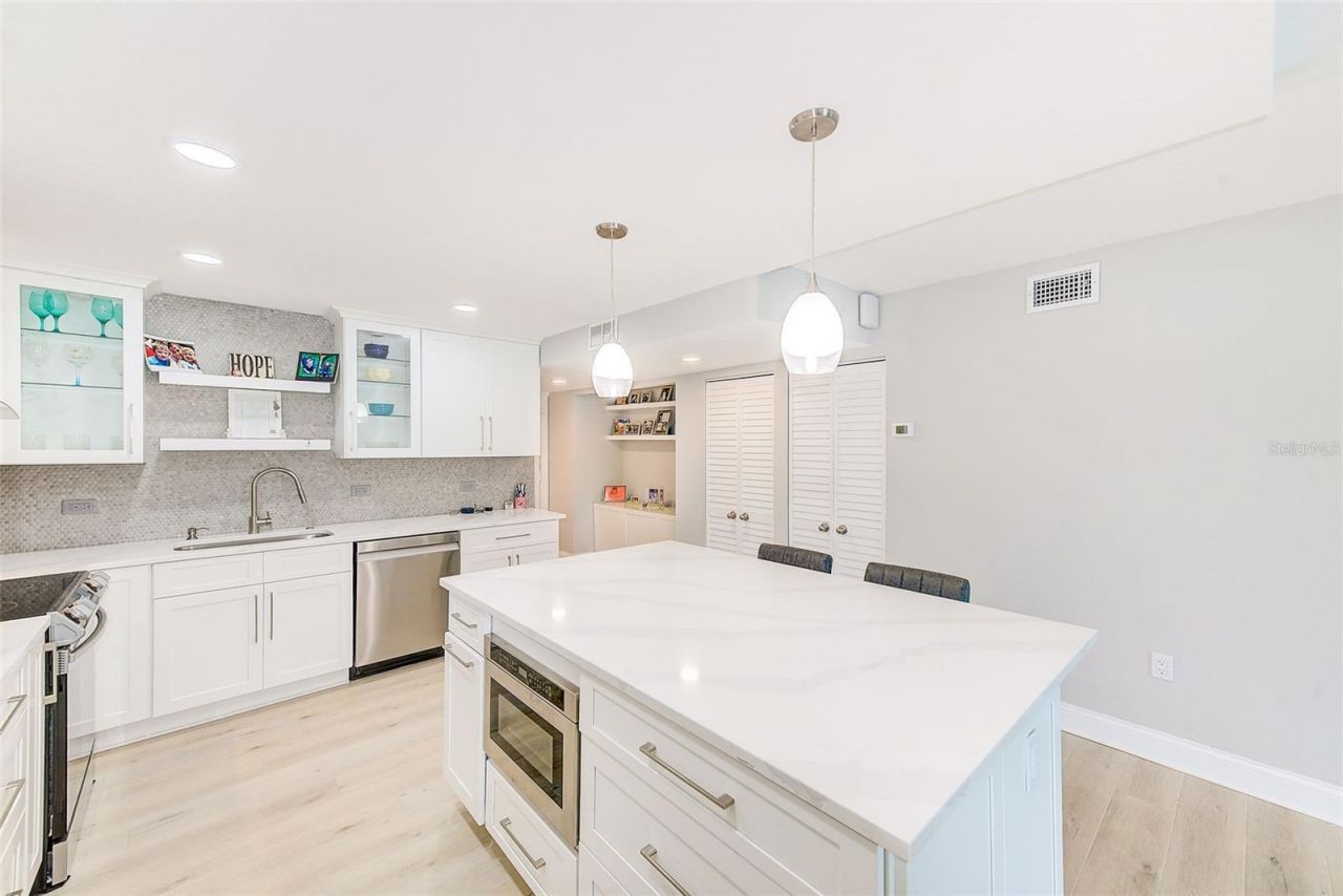 7930 Sun Island Drive S, Unit 101, South Pasadena, FL 33707 Photo