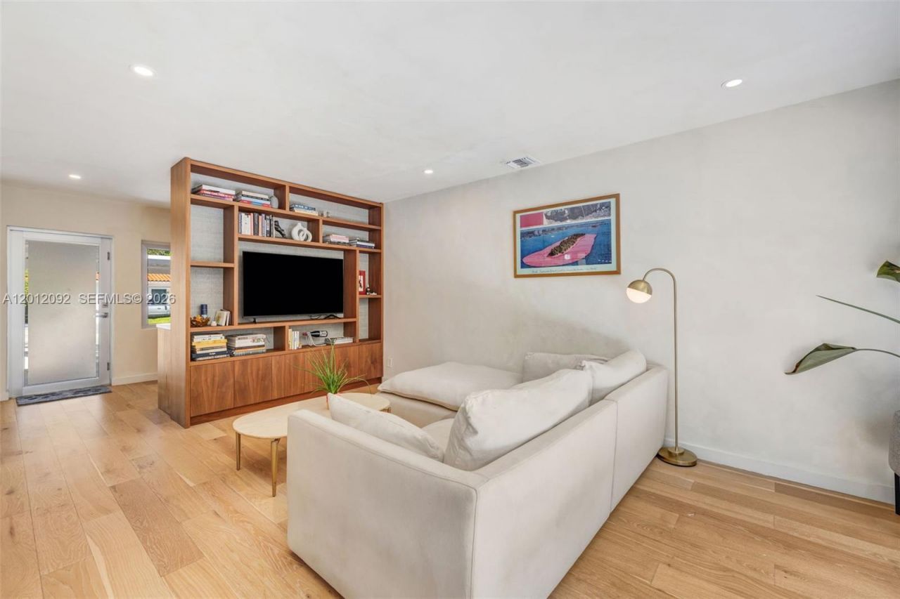830 NE 72nd St , Miami, FL 33138 Photo