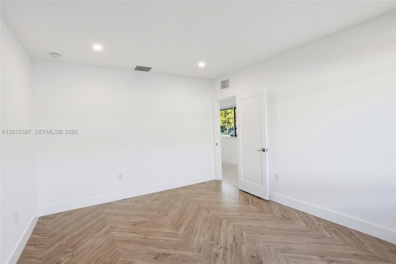 360 NW 87th St, El Portal, FL 33150 Photo