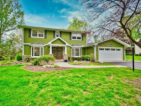 2S510 Seneca Drive, Wheaton, IL 60189
