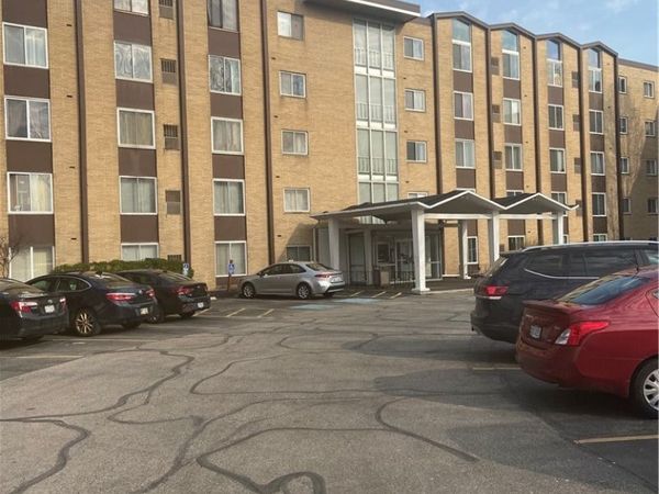 25735 Lorain Road , Unit 304, North Olmsted, OH 44070