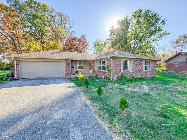 3211 W Sharon Drive , Greenfield, IN 46140
