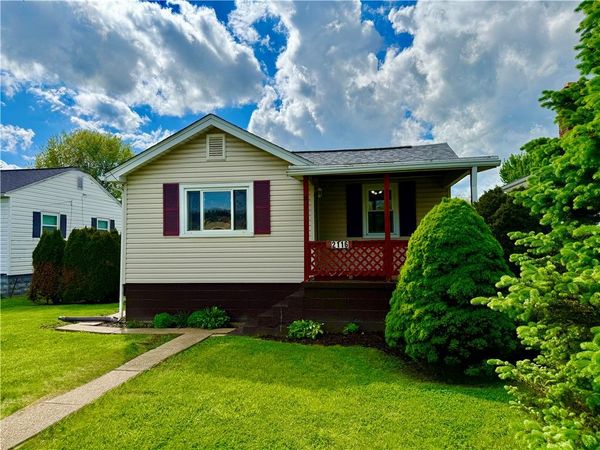 2116 W Pike St, Houston, PA 15342