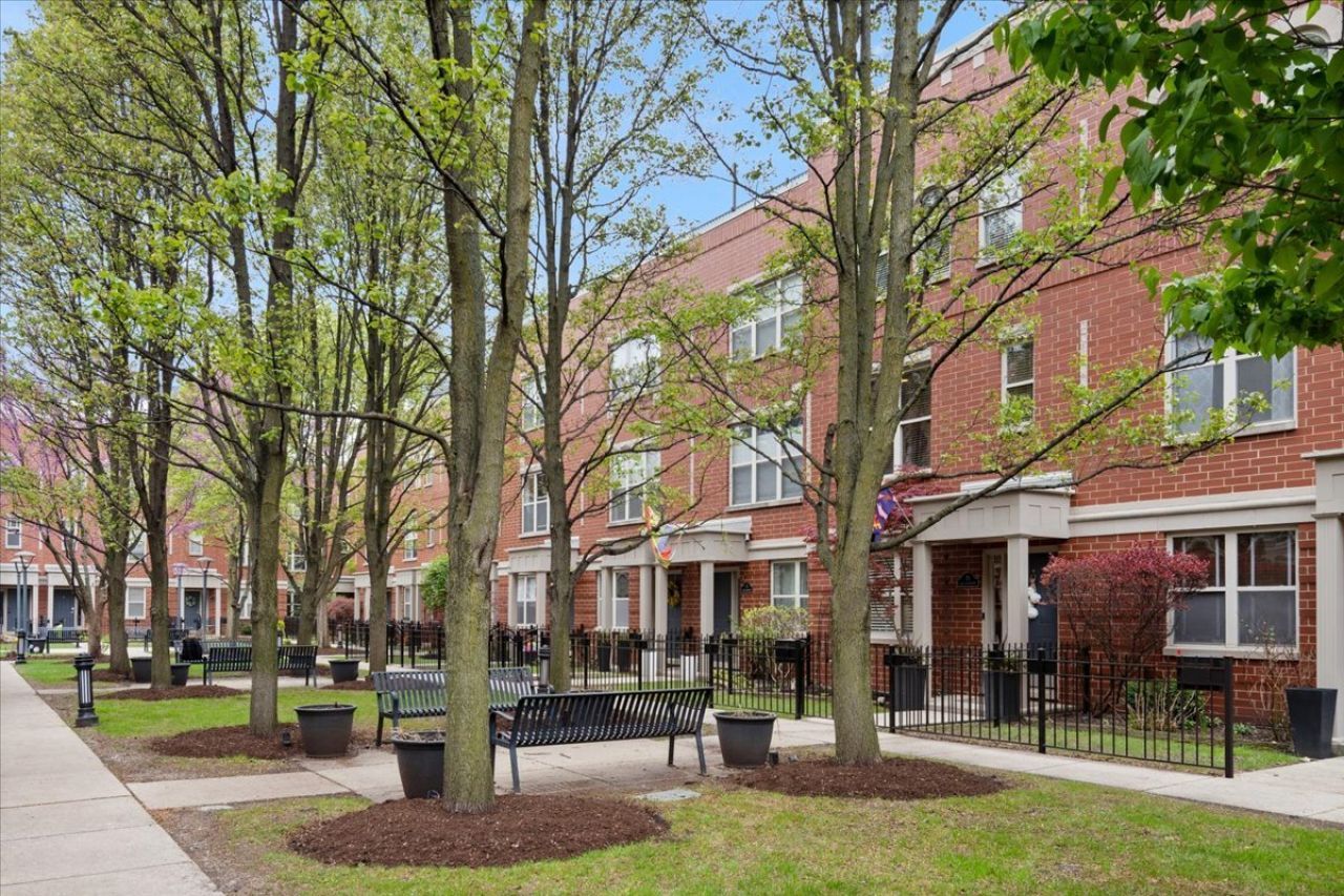 4646 N Greenview Avenue, Unit 10, Chicago, IL 60640 Main Photo