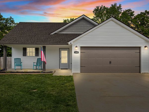1449 Fredrick Dr , Clarksville, TN 37042