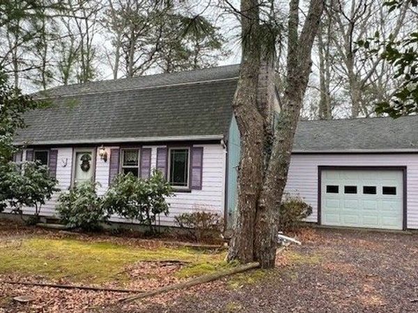 562 Skunknet Rd, Barnstable, MA 02632