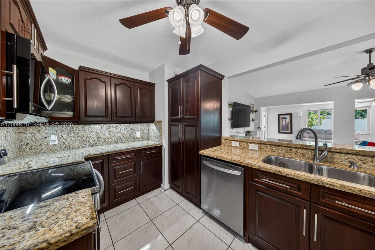 211 S 57th Way, Hollywood, FL 33023 Photo