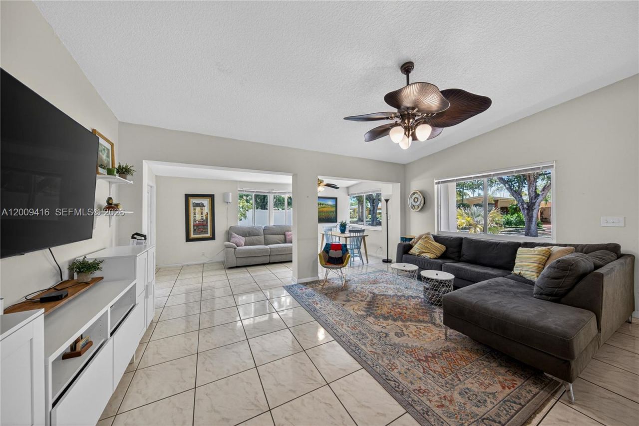 211 S 57th Way, Hollywood, FL 33023 Photo