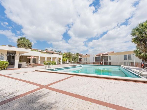 8870 Fontainebleau Blvd , Unit 312, Miami, FL 33172