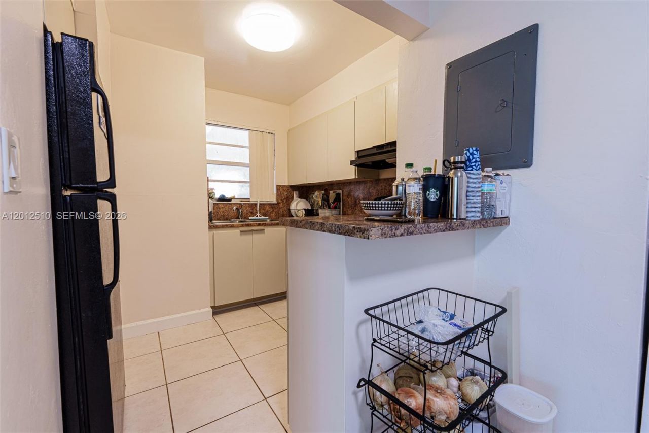 8870 Fontainebleau Blvd , Unit 312, Miami, FL 33172 Photo