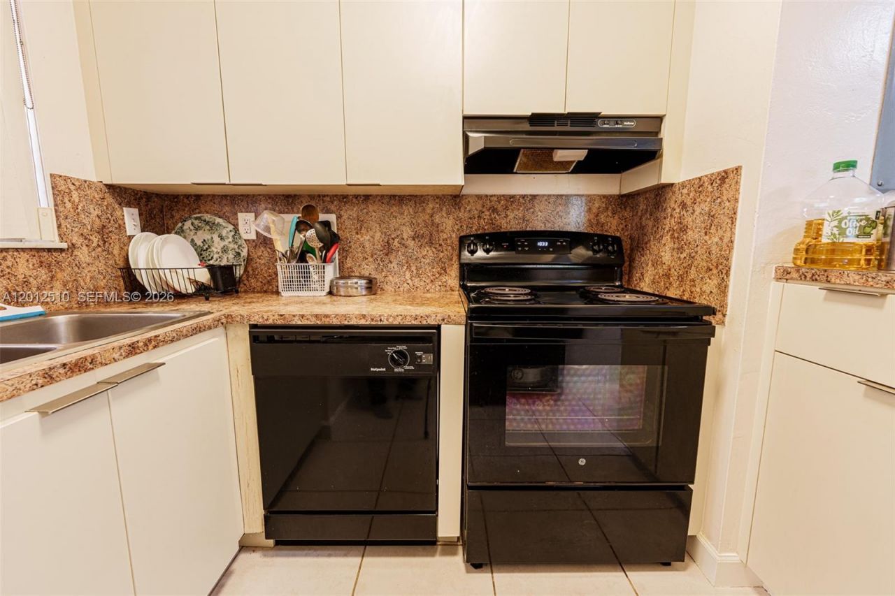 8870 Fontainebleau Blvd , Unit 312, Miami, FL 33172 Photo