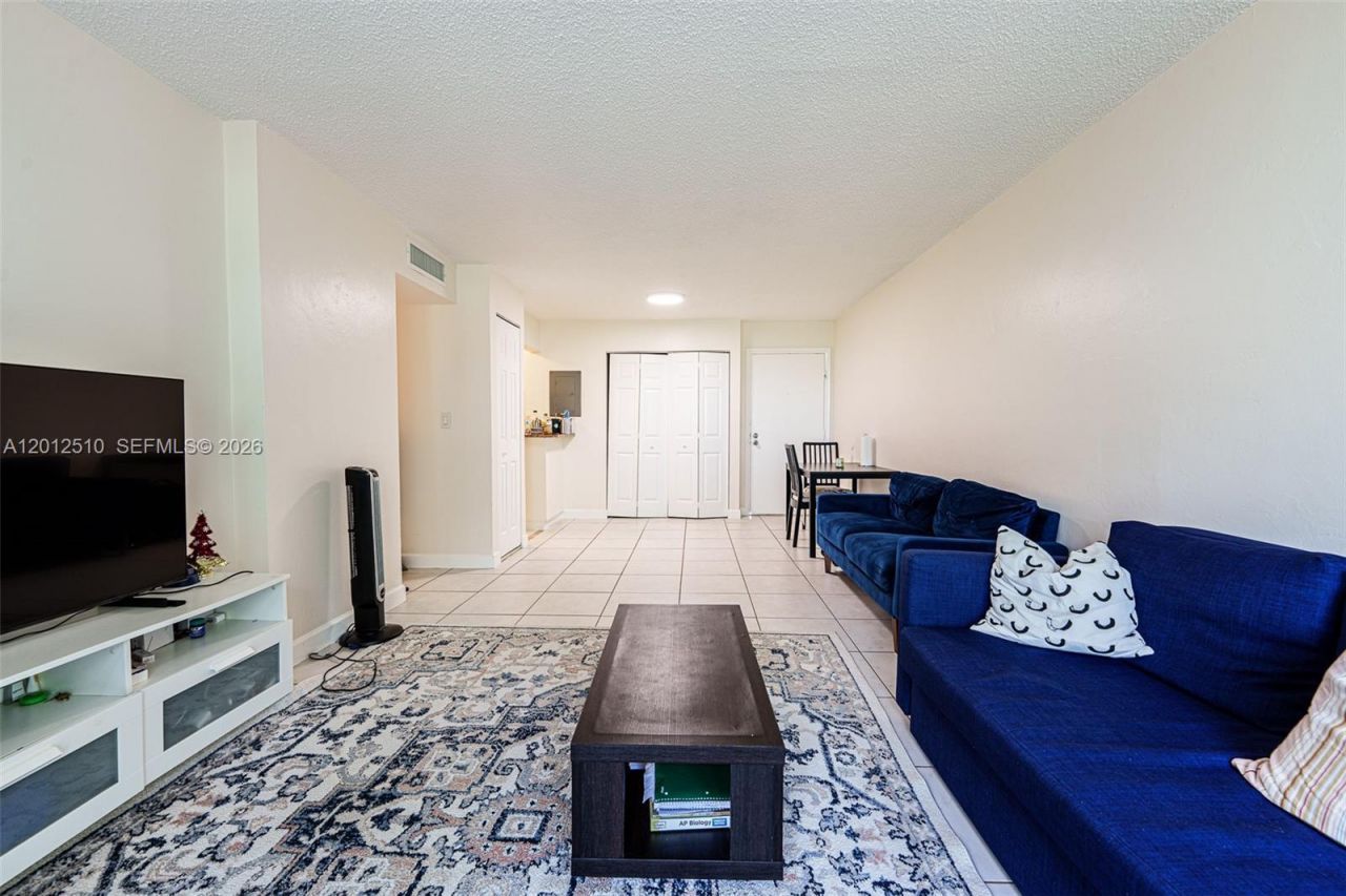 8870 Fontainebleau Blvd , Unit 312, Miami, FL 33172 Photo