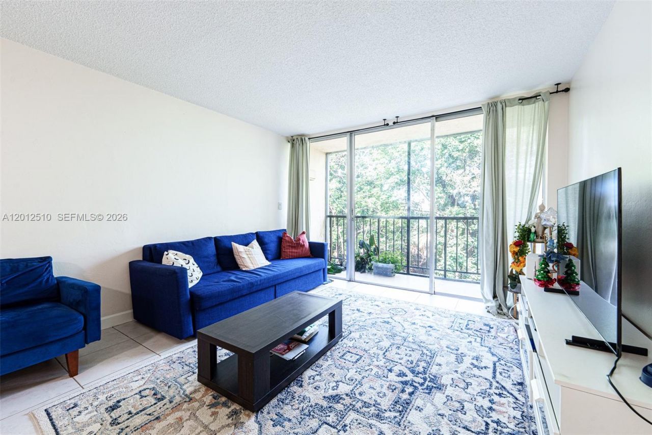 8870 Fontainebleau Blvd , Unit 312, Miami, FL 33172 Photo