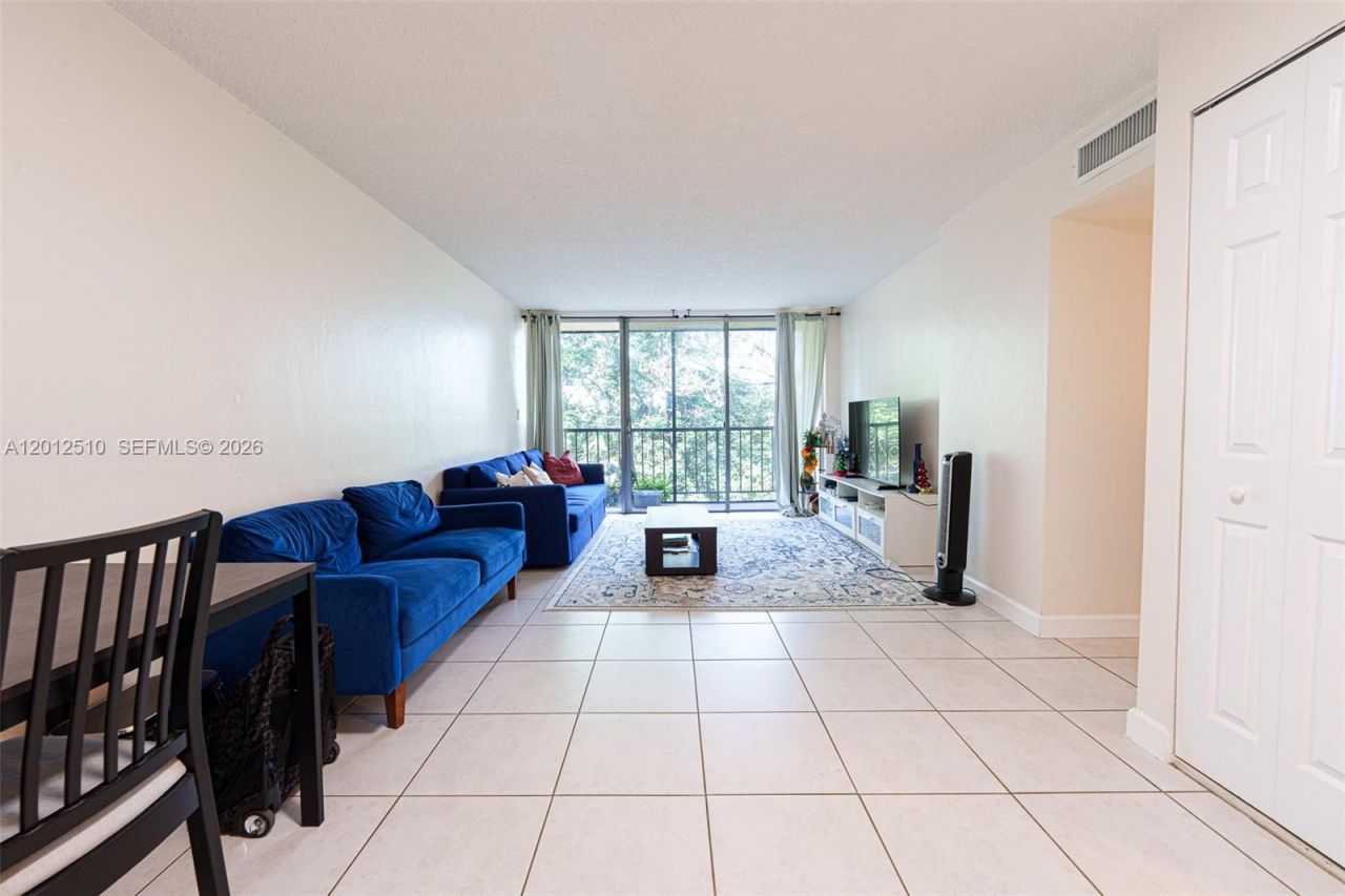 8870 Fontainebleau Blvd , Unit 312, Miami, FL 33172 Photo