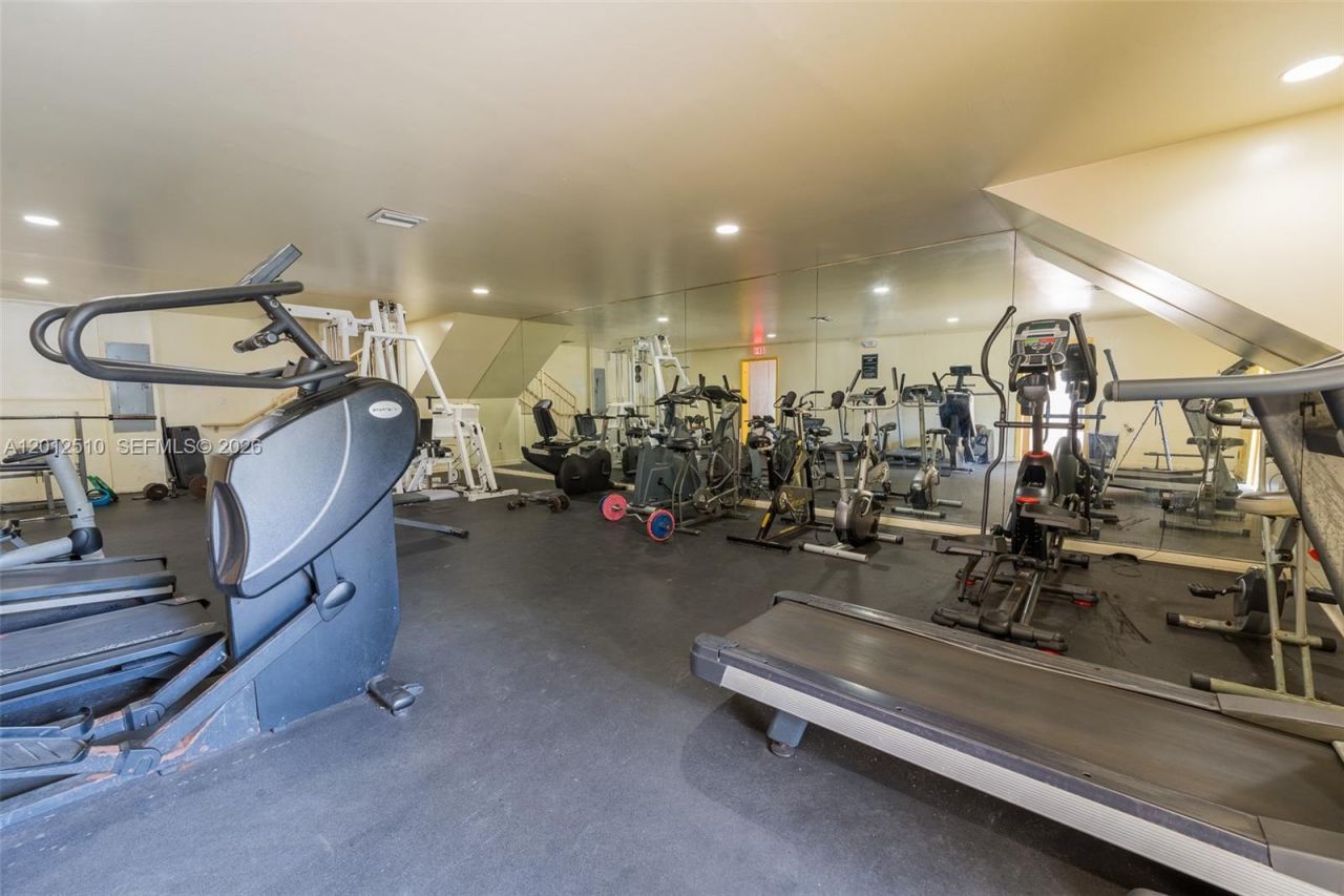 8870 Fontainebleau Blvd , Unit 312, Miami, FL 33172 Photo