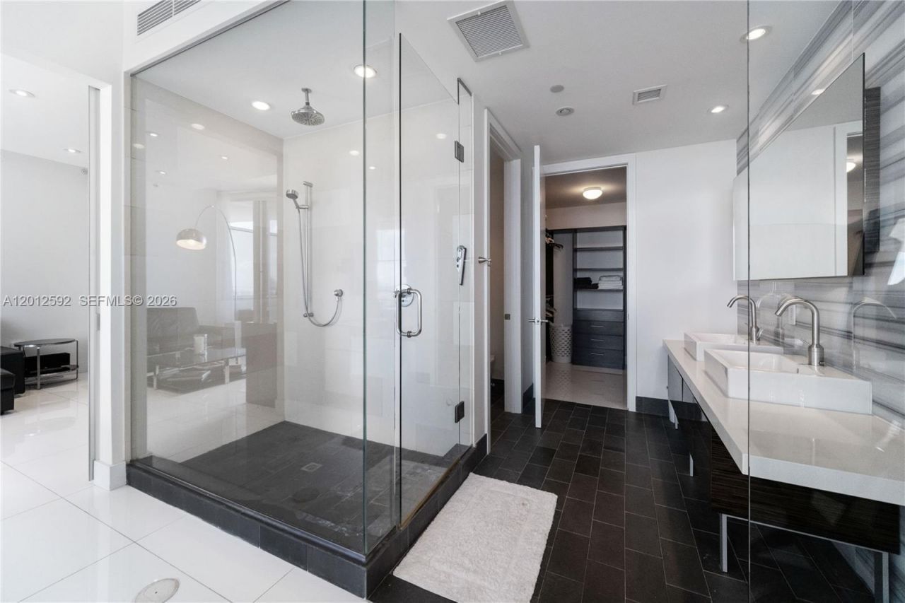 1100 Biscayne Blvd, Unit 5802, Miami, FL 33132 Photo