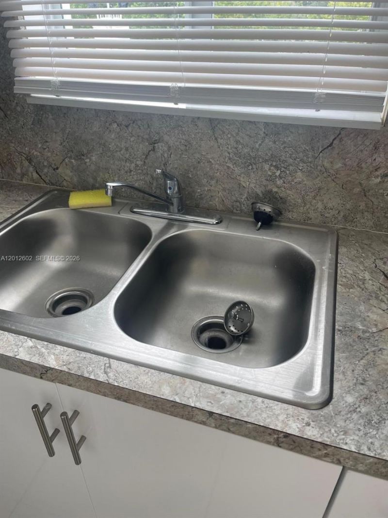 2121 NW 72nd St , Unit 2121, Miami, FL 33147 Photo