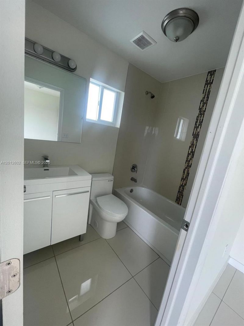 2121 NW 72nd St , Unit 2121, Miami, FL 33147 Photo