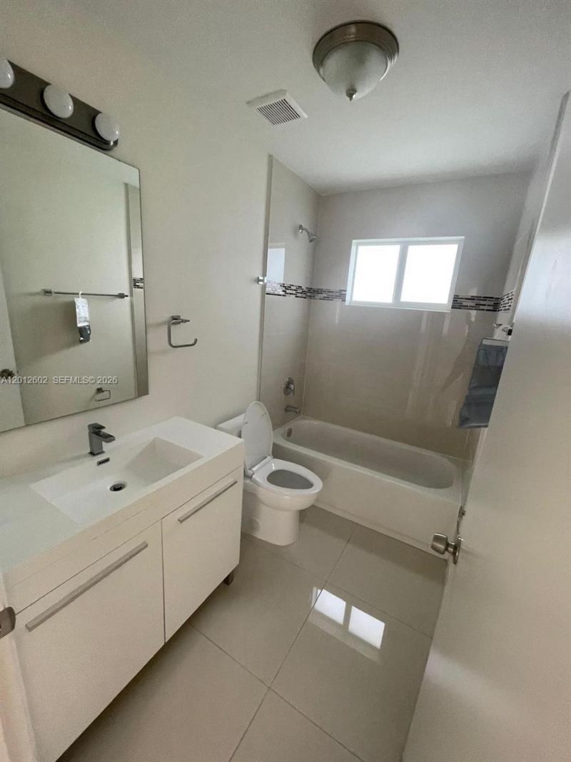 2121 NW 72nd St , Unit 2121, Miami, FL 33147 Photo
